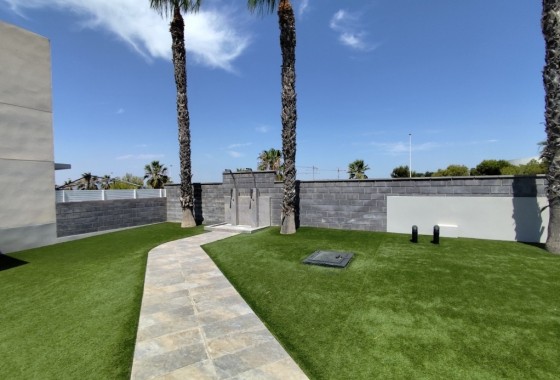 Resale - Semi Detached Villa -
Torrevieja