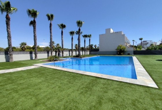 Resale - Semi Detached Villa -
Torrevieja