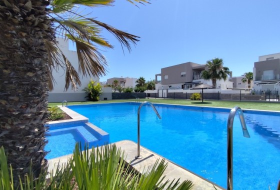 Resale - Semi Detached Villa -
Torrevieja