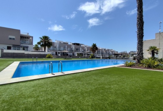 Resale - Semi Detached Villa -
Torrevieja