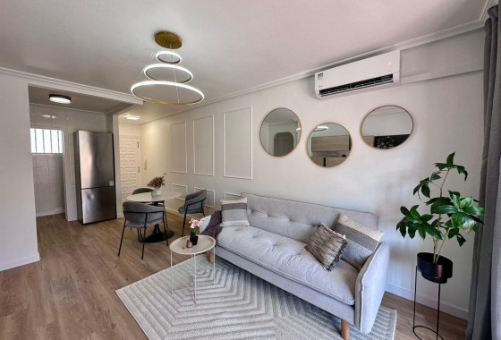 Herverkoop - Appartement / Flat -
Torrevieja - Habaneras