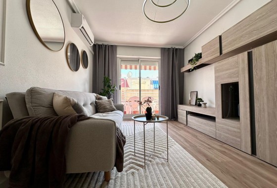 Herverkoop - Appartement / Flat -
Torrevieja - Habaneras