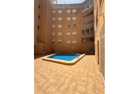 Herverkoop - Appartement / Flat -
Torrevieja - Playa de los Locos