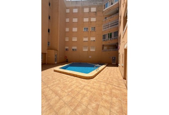 Herverkoop - Appartement / Flat -
Torrevieja - Playa de los Locos
