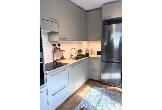 Sprzedaż - Apartament / Mieszkanie -
Torrevieja - Calas blanca