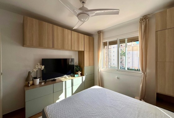 Sprzedaż - Apartament / Mieszkanie -
Torrevieja - Calas blanca