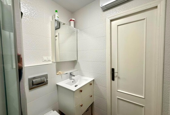 Sprzedaż - Apartament / Mieszkanie -
Torrevieja - Calas blanca