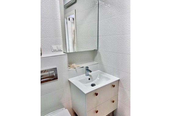 Sprzedaż - Apartament / Mieszkanie -
Torrevieja - Calas blanca