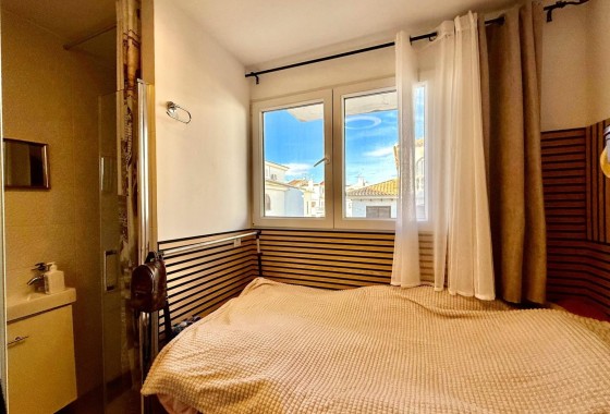 Sprzedaż - Apartament / Mieszkanie -
Torrevieja - Calas blanca
