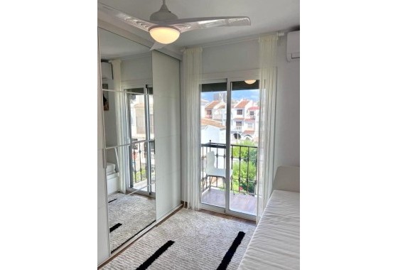 Sprzedaż - Apartament / Mieszkanie -
Torrevieja - Calas blanca