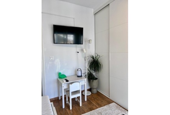 Sprzedaż - Apartament / Mieszkanie -
Torrevieja - Calas blanca