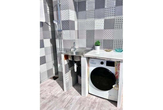 Sprzedaż - Apartament / Mieszkanie -
Torrevieja - Calas blanca