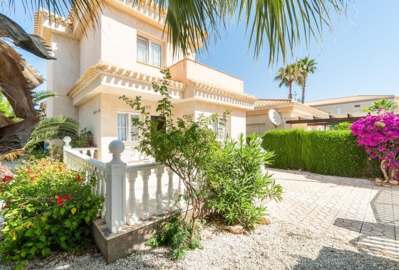 Venta - Chalet Independiente -
Orihuela Costa - Playa Flamenca