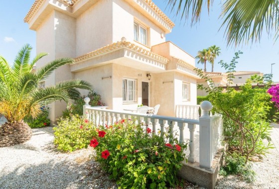 Venta - Chalet Independiente -
Orihuela Costa - Playa Flamenca