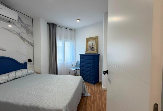 Sprzedaż - Apartament / Mieszkanie -
Torrevieja - Playa del Cura