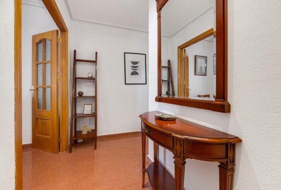 Sprzedaż - Apartament / Mieszkanie -
Torrevieja - Paseo maritimo