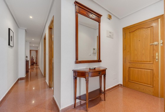 Sprzedaż - Apartament / Mieszkanie -
Torrevieja - Paseo maritimo