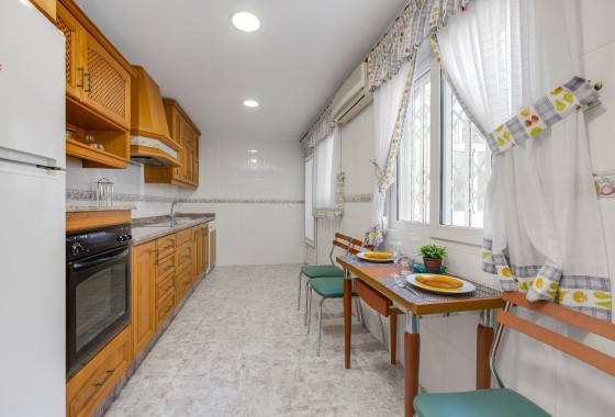 Sprzedaż - Apartament / Mieszkanie -
Torrevieja - Paseo maritimo