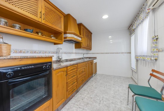 Sprzedaż - Apartament / Mieszkanie -
Torrevieja - Paseo maritimo