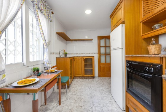 Sprzedaż - Apartament / Mieszkanie -
Torrevieja - Paseo maritimo
