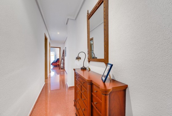 Sprzedaż - Apartament / Mieszkanie -
Torrevieja - Paseo maritimo