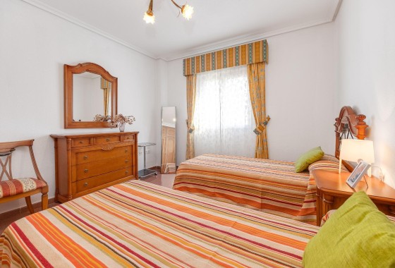 Sprzedaż - Apartament / Mieszkanie -
Torrevieja - Paseo maritimo