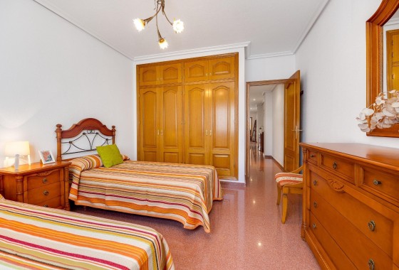 Sprzedaż - Apartament / Mieszkanie -
Torrevieja - Paseo maritimo