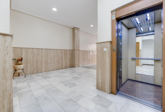 Sprzedaż - Apartament / Mieszkanie -
Torrevieja - Paseo maritimo