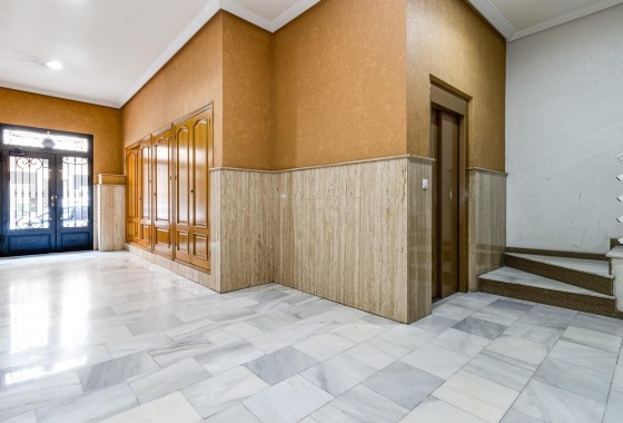 Sprzedaż - Apartament / Mieszkanie -
Torrevieja - Paseo maritimo