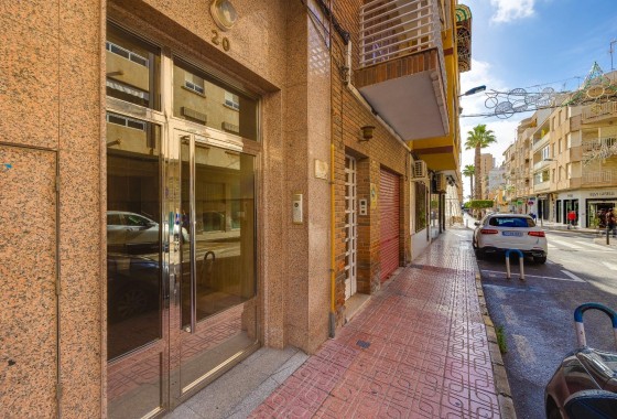 Sprzedaż - Apartament / Mieszkanie -
Torrevieja - Paseo maritimo