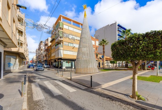 Sprzedaż - Apartament / Mieszkanie -
Torrevieja - Paseo maritimo