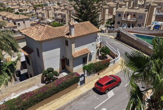 Venta - Chalet Independiente -
Villamartín