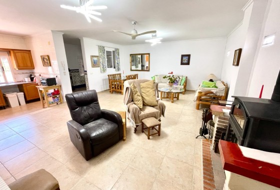 Resale - Detached Villa -
Daya Nueva