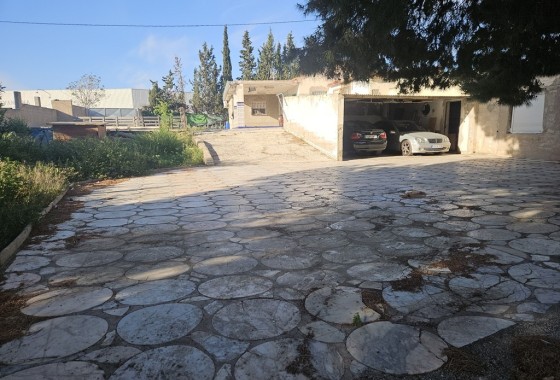 Venta - Finca / Casa de campo -
Novelda