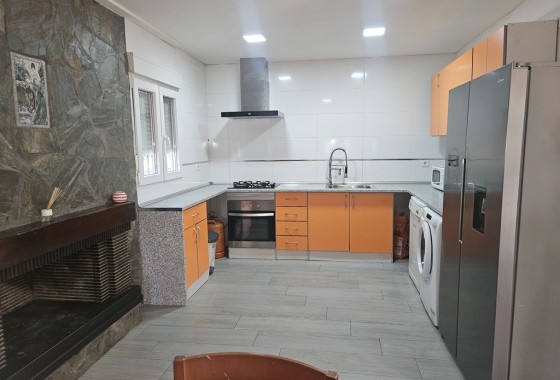 Venta - Finca / Casa de campo -
Novelda