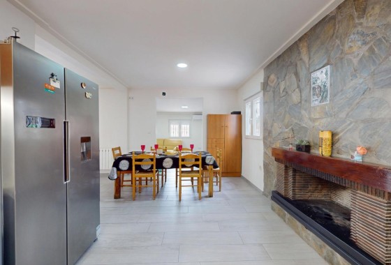 Venta - Finca / Casa de campo -
Novelda