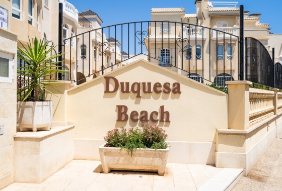 Sprzedaż - Apartament / Mieszkanie -
Torrevieja
