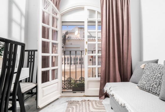 Sprzedaż - Apartament / Mieszkanie -
Torrevieja