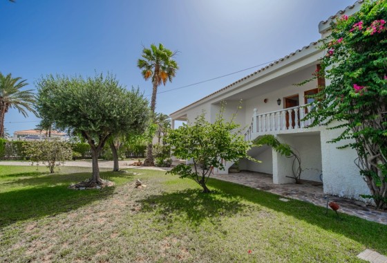 Herverkoop - Vrijstaande Villa -
Cabo Roig