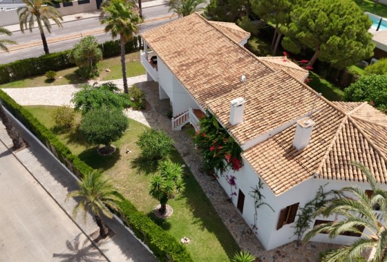 Herverkoop - Vrijstaande Villa -
Cabo Roig