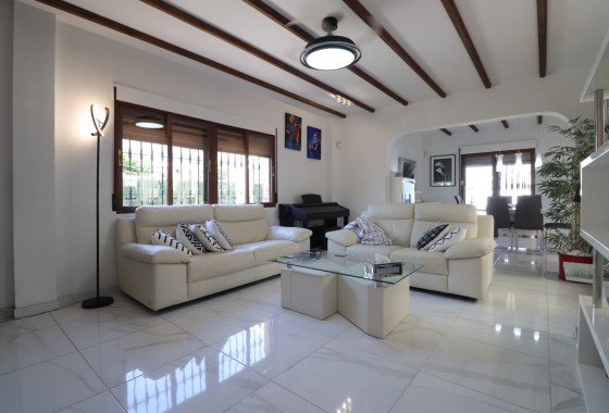 Herverkoop - Vrijstaande villa -
Formentera del Segura - Fincas de La Vega
