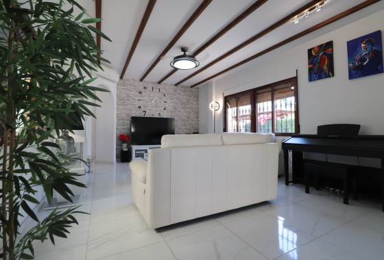 Herverkoop - Vrijstaande villa -
Formentera del Segura - Fincas de La Vega