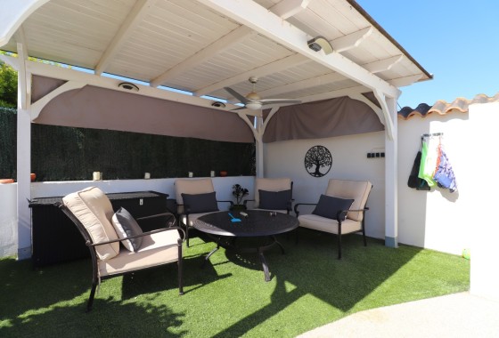 Herverkoop - Vrijstaande villa -
Formentera del Segura - Fincas de La Vega