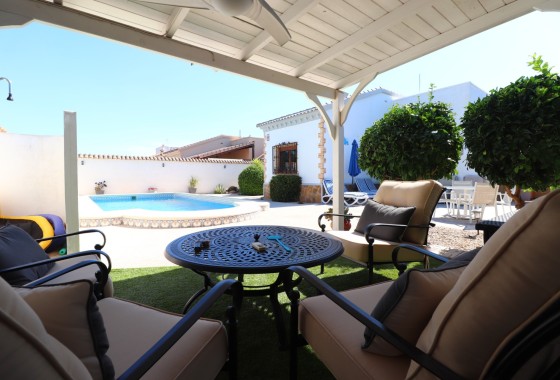 Herverkoop - Vrijstaande villa -
Formentera del Segura - Fincas de La Vega