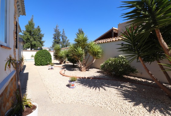 Herverkoop - Vrijstaande villa -
Formentera del Segura - Fincas de La Vega