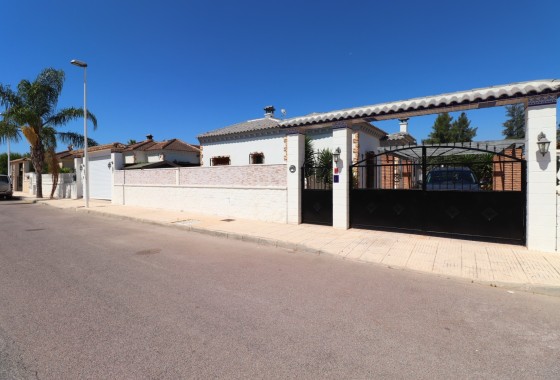 Herverkoop - Vrijstaande villa -
Formentera del Segura - Fincas de La Vega