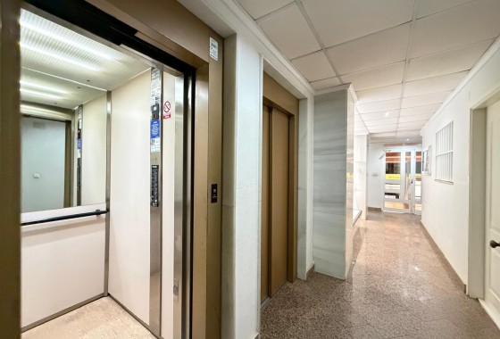 Sprzedaż - Apartament / Mieszkanie -
Torrevieja - Playa del Cura