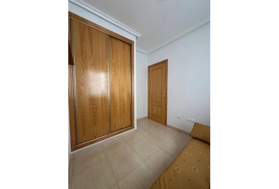 Venta - Apartamento / Piso -
Torrevieja