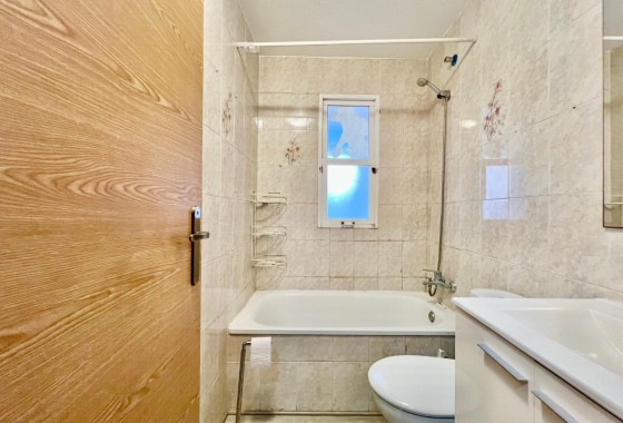 Sprzedaż - Apartament / Mieszkanie -
Torrevieja