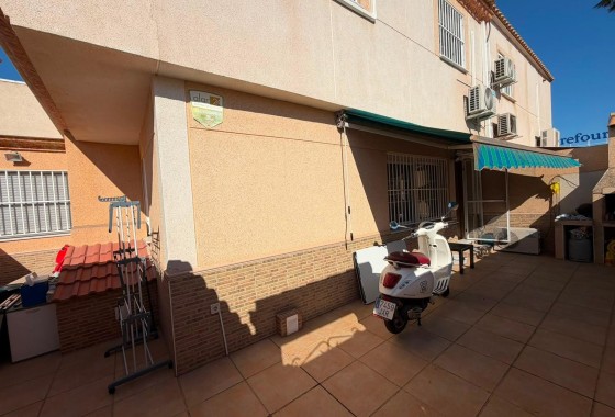 Herverkoop - Halfvrijstaande villa -
Torrevieja